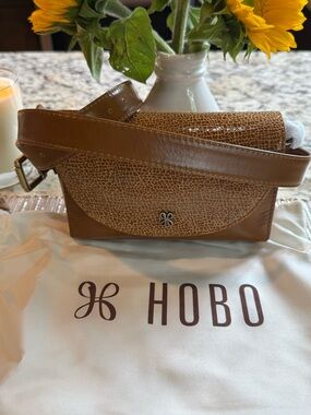 NEW HOBO Drake Belt Bag
Mixed Leathers Cedar Crackle Print